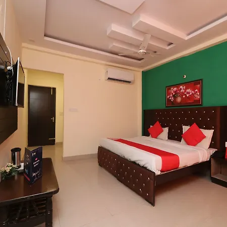 Oyo 26869 Taj View Pent House Hotel